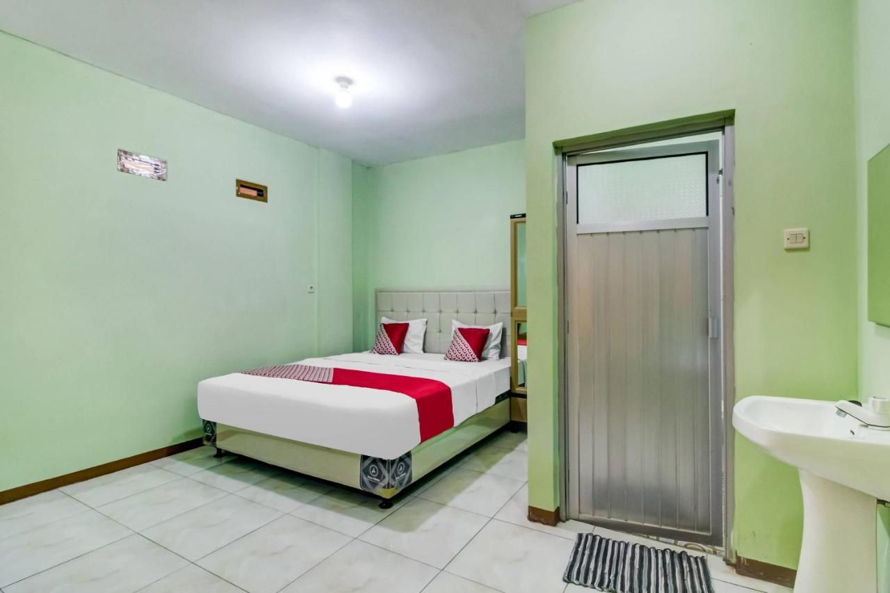 OYO 91216 Siliwangi Guest House Syariah Cirebon Bagian luar foto